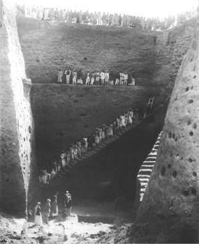 Шахта Потопа. Раскопки Леонардо Вулли в Уре. Фото 1929 г.